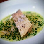 蒼 - 愛媛八幡浜 白甘鯛炭火焼きにして、 楢茸のアクアパッツァ仕立てにした後、再度引き上げて皮目を焼いています。なのでアクアパッツァなのに皮がパリッとして香ばしい♡大好きな白甘鯛が嬉しい♡