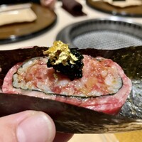 西麻布けんしろう - 西麻布巻き(常陸牛ばら肉で巻いたたくあん・和牛ユッケにキャビアのせ)