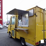 パーラーセブン御所店の駐車場で営業してます