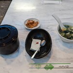 老辺餃子舘 - ご飯、ザーサイ、杏仁豆腐、中華スープ