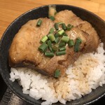 Menya Kohaku - 角煮丼（470円）
