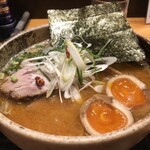 Menya Kohaku - 辛味噌ラーメン・辛さ2倍（950円）、味付け玉子（+100円）