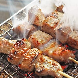 [Yakiton skewers made with fresh pork carefully prepared and skewered]