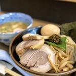 六扇堂 - ・生七味つけ麺 1,000円/税込
            ・特製盛り 200円/税込