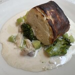 NALA - 黄アラ、ブロッコリー、白ワインのクリームソース