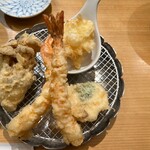 Tempura Meshi Kaneko Han Nosuke - 1回目舞茸、海老、かしわ、晩熟卵