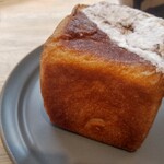 パンとエスプレッソと 南森町交差点 - ムークリームご尊顔