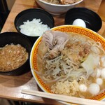えどもんど - ラーメン半分➕玉ねぎ➕うずらの玉子➕生玉子(*´﹃｀*)