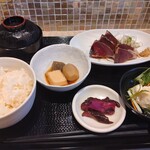 Nagomiya - 藁焼きカツオのたたき定食