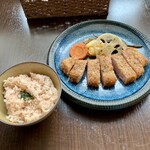 バルバルキッチンアメリ - ランチ：国産豚ロースの香草パン粉焼き(¥1,280)
      このランチは満足度が高いと思った。