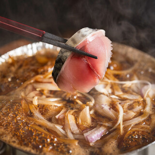 出雲市平田三津港傳統的漁民料理“名產青花魚涮鍋”