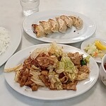 ちゃおず - 料理写真:豚とキャベツの味噌炒め定食＋餃子(880円＋290円)