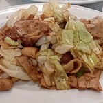 Chaozu - 豚とキャベツの味噌炒め アップ　スープは独特の風味