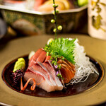 Three-piece sashimi platter 790 yen (excluding tax)