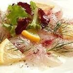 Daily fresh fish carpaccio 890 yen (excluding tax)