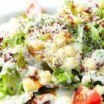 Warm Caesar salad with lots of cheese 790 yen (excluding tax)