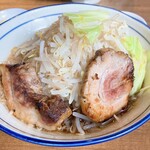 らーめん勇 - 醤油とんこつラーメン880円 野菜、背脂マシ