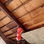 茶嘉葉 - 屋根裏が剥き出しの天井　DIYで剥がしたそうです