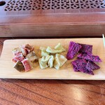 茶嘉葉 - ドライフルーツ　左から紅心グァバ、グリーンマンゴー、ドラゴンフルーツ