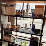 茶嘉葉 - 陳列棚に並ぶ台湾香水②