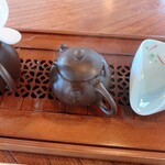 茶嘉葉 - 茶壺の蓋を閉じて1分蒸らします