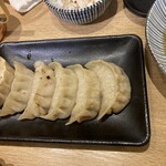 肉汁餃子と190円レモンサワー 難波のしんちゃん - 