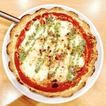 ガスト - 料理写真:マルゲリータピザ　800→375円
