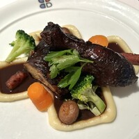 ブラッスリー ポール・ボキューズ 大丸東京 - ⚫️ 骨付き鶏もも肉の赤ワイン煮込み じゃが芋のピューレ