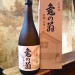 亀の翁三年熟成など、貴重なお酒を月に合わせて入荷しております