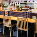 笑うだるま - カウンター_4席