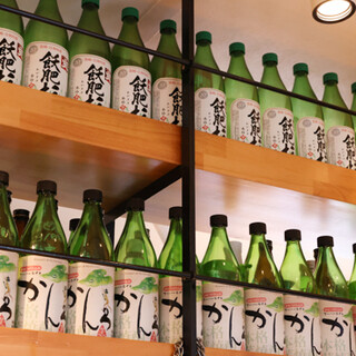 Enjoy sake that colors the four seasons of Kyushu and shochu from Miyazaki Prefecture, the owner's hometown.