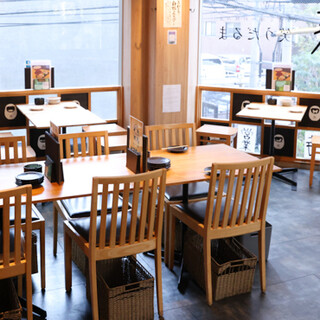 [Smoking allowed] The calm and stylish interior is fully equipped with sunken kotatsu seats.