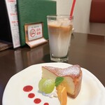 CAFFE MOTORE - ベイクドチーズケーキ＆カフェラテ❤️チーズケーキ美味しかったー(ㅅ´ ˘ `)♪✨