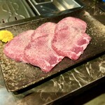 Zenseki Koshitsu E-Gomatsusakagyuusemmonten Yakiniku Kiwami - 