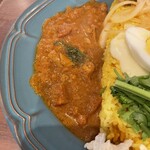 カレー会議室 - トマトは辛味は少ないがスパイス効いてる