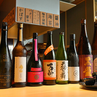 We always have 30 types of sake available! You can order small quantities so you can compare drinks.