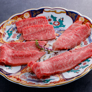 Uses carefully selected brand Wagyu beef, mainly Kobe beef