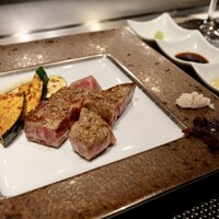 鉄板焼 ステーキ 北野坂 - ■鉄板焼き
                    A5黒毛和牛サーロインの鉄板焼き
                    白ポン酢、お醤油、生山葵で。
