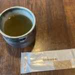 Taikou Zushi - お茶とお手拭きです