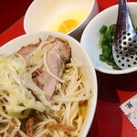 ラーメン二郎 - 汁なし少なめ＋ニンニク少し＋青ネギ玉子