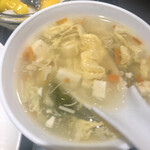 Tenfuku Gyouzasakaba - おかわり無料の玉子スープ