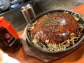  shinbashi TEPPAN - 鉄板のおたふくソースと　パリッとカリッと広島焼き