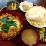 桜の里 - 比内地鶏親子丼と稲庭うどん（冷・ごまだれ）セット　1800円