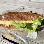 メゾン ムラタ - くるみバゲットサンド たまご ¥400