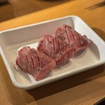 焼肉 穏 - 