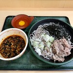 Uchisoba - うま辛肉そば ¥740- (税込)