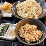 武蔵野うどん じんこ - 『かやく御飯』