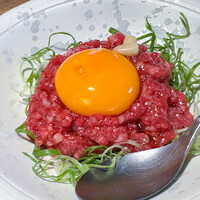 焼肉一七三 向山 - 和牛塩ユッケ