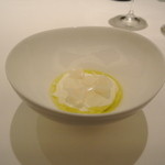 カンテサンス - 塩とオリーブ油が主役　山羊乳のバヴァロワ