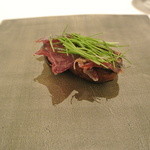 カンテサンス - 炭火で焼いたセップのコンフィ